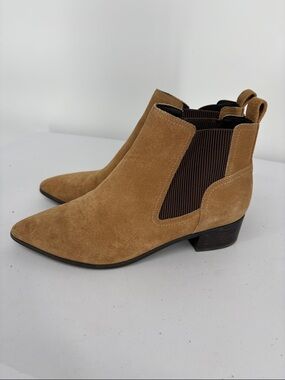 👘 Donald J. Pliner Suede tan Chelsea Ankle Boots